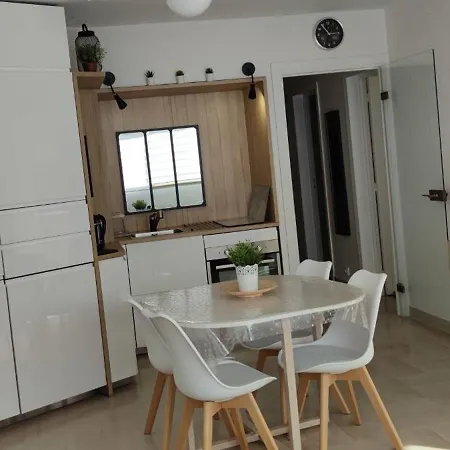 Nest With 2 Balconies Offering Sea Views Apartment *